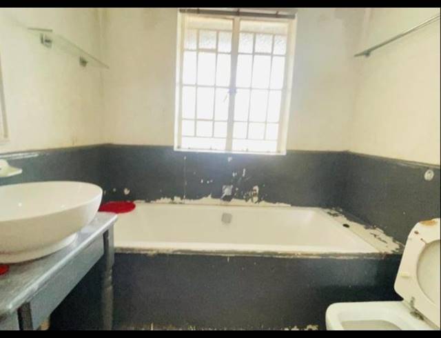 9 BEDROOM HOUSE FOR SALE IN GERMISTON CENTRAL